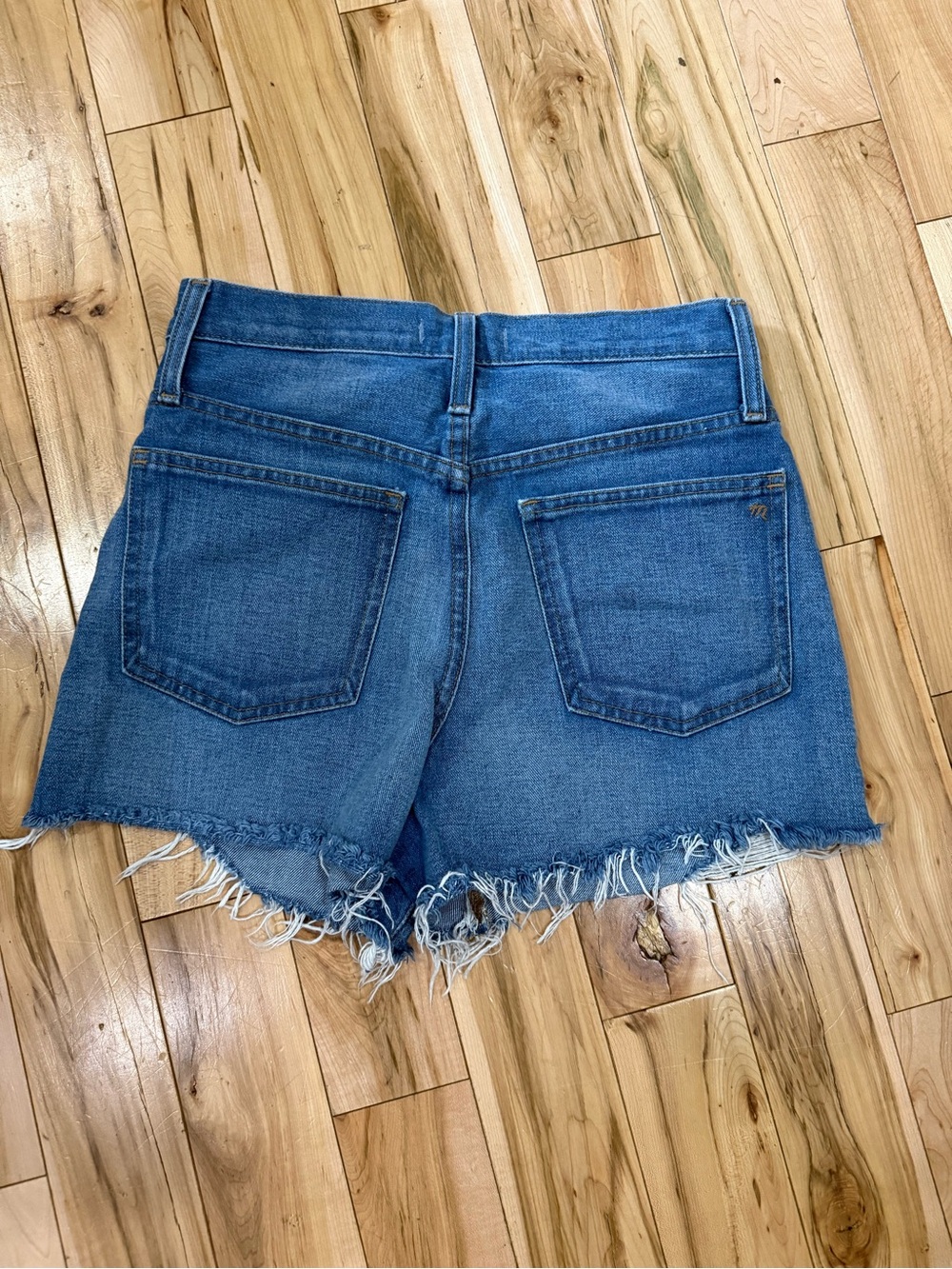 Madewell Light Wash Frayed Hem Denim Shorts size 26 and 27 - Picture 3 of 3